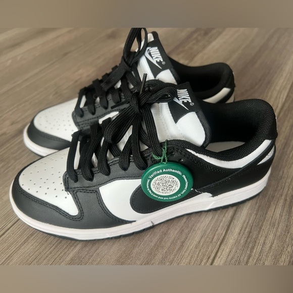 Women’s Nike dunk low retro panda - Picture 1 of 8